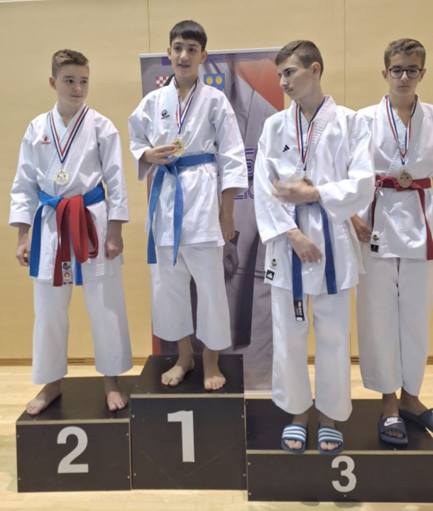 Karataši Osvita uzeli 13 medalja na turniru Dalmatinske lige i šest naslova ukupnih pobjednika natjecanja