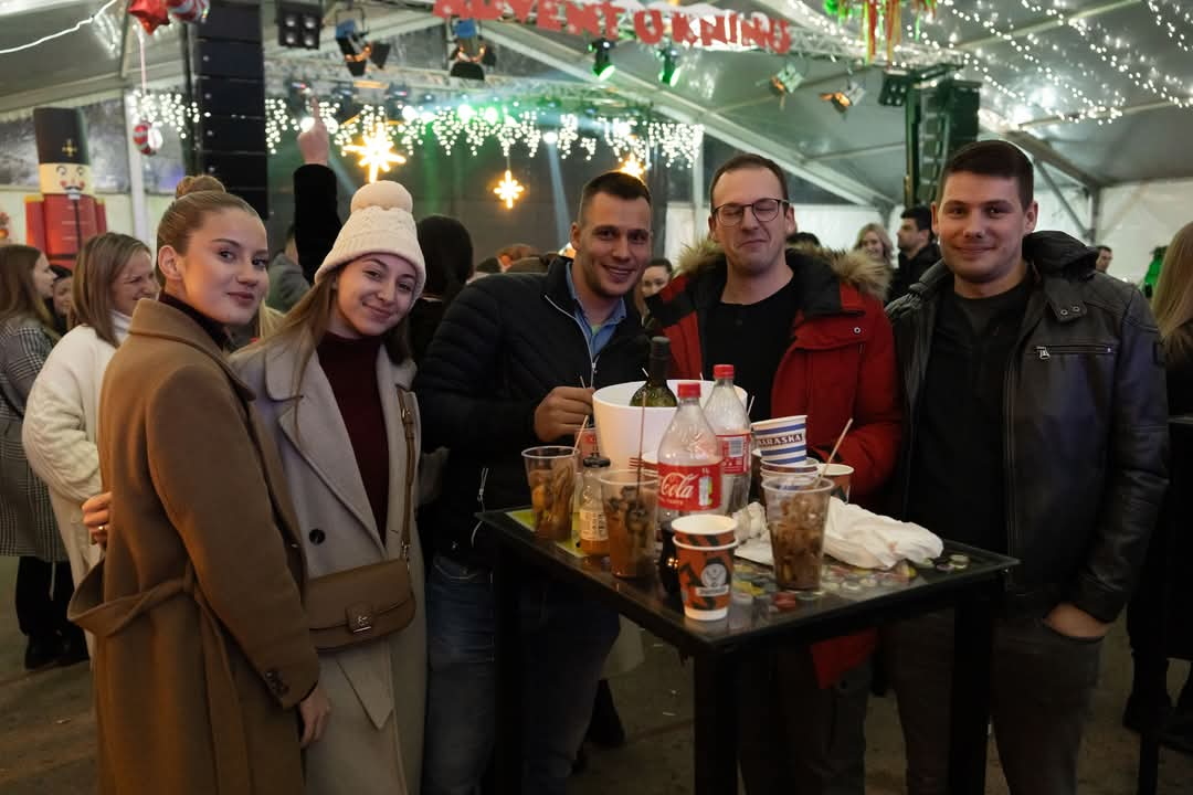 Krcato u šatoru: Adi Šoše oduševio Kninjane na Kraljevskom adventu