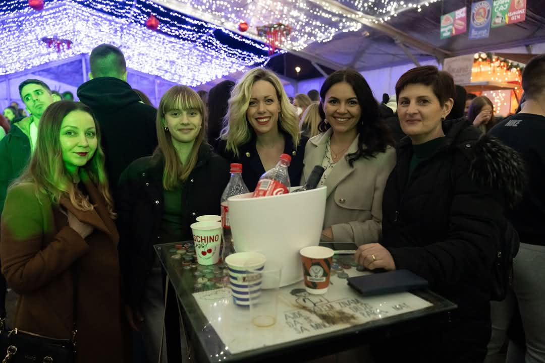 Krcato u šatoru: Adi Šoše oduševio Kninjane na Kraljevskom adventu