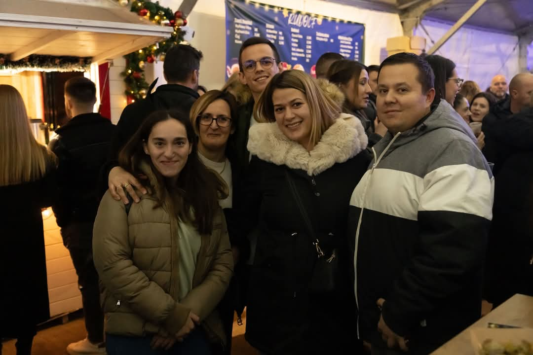 Krcato u šatoru: Adi Šoše oduševio Kninjane na Kraljevskom adventu