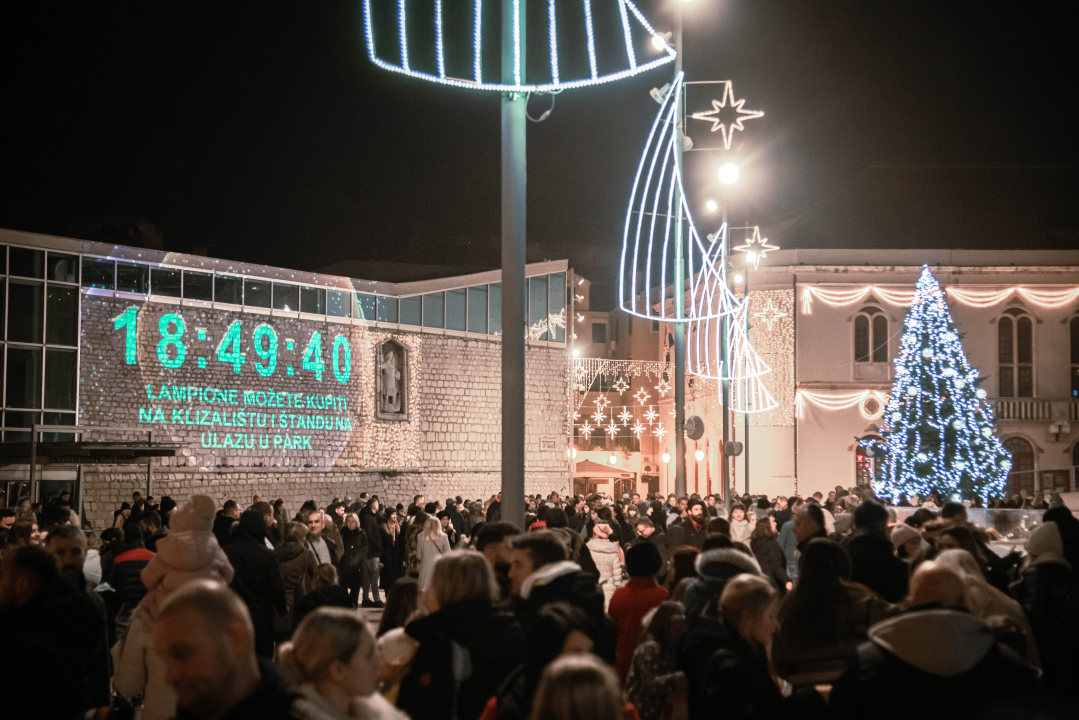 Prekrasan prizor: Lampioni dobrih želja pušteni s Poljane