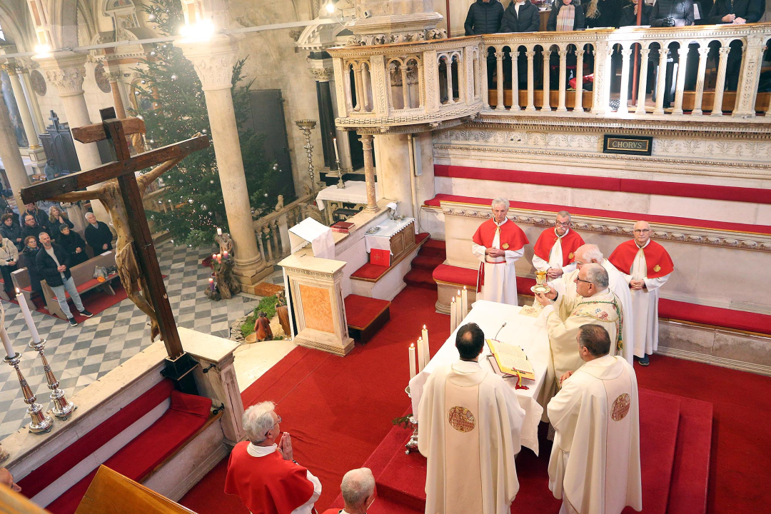 Šibenski biskup Tomislav Rogić predvodio novogodišnje svečano misno slavlje