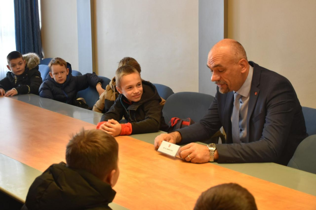 Učenici iz Lozovca posjetili župana Marka Jelića