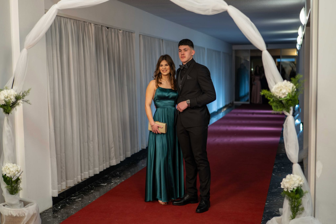 FOTOGALERIJA Zavirite na spektakularni Maturalni ples Ekonomske škole (2)