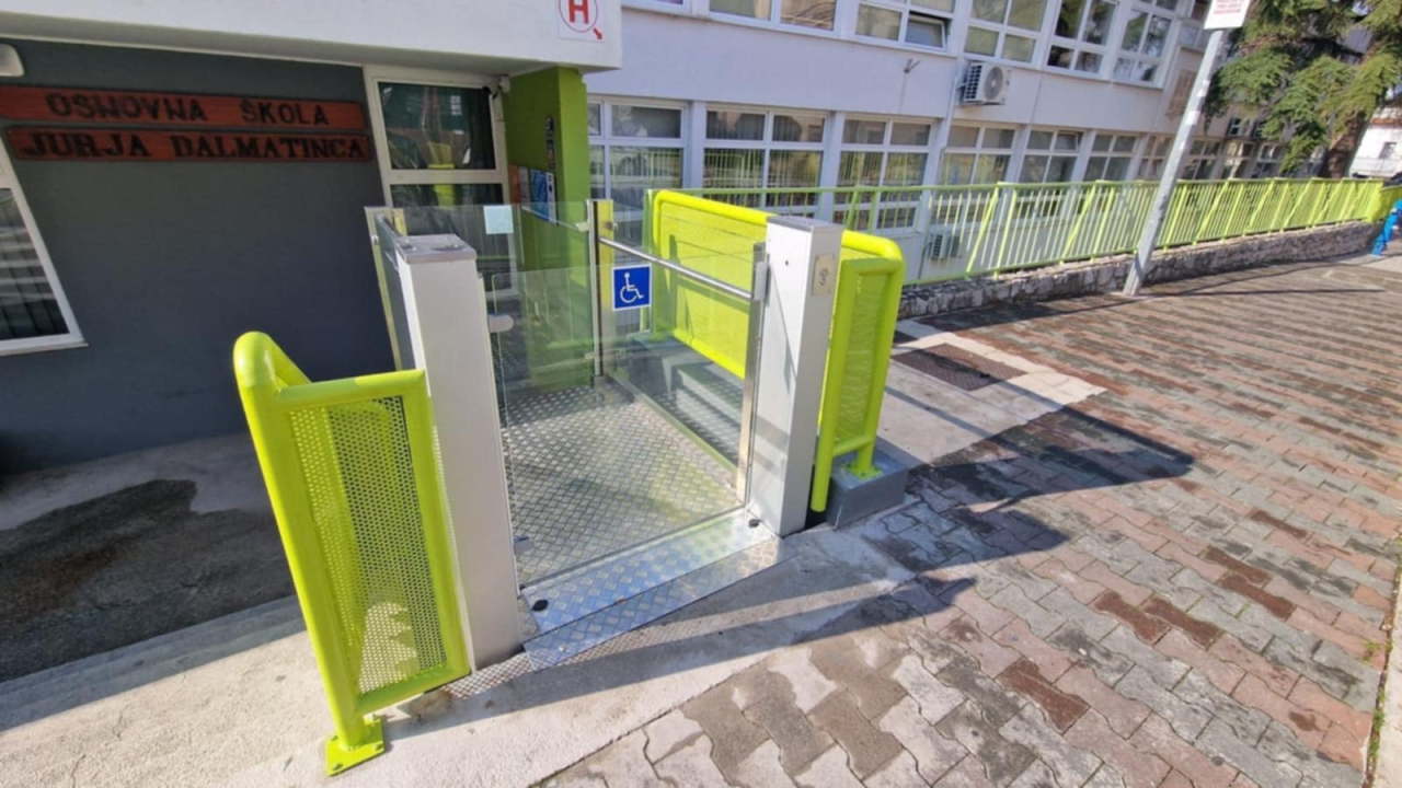 Osnovna škola 'Jurja Dalmatinca’ dobila pristupnu rampu za osobe s invaliditetom 