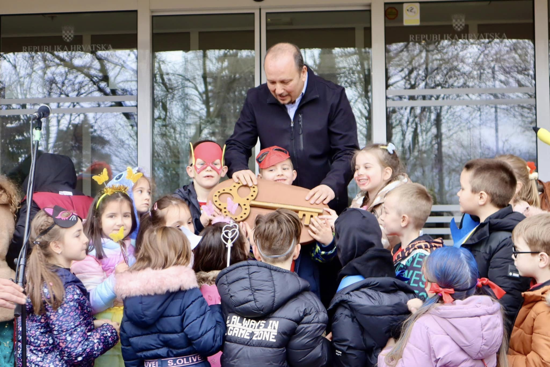 Kninske maškare preuzele ključeve grada 