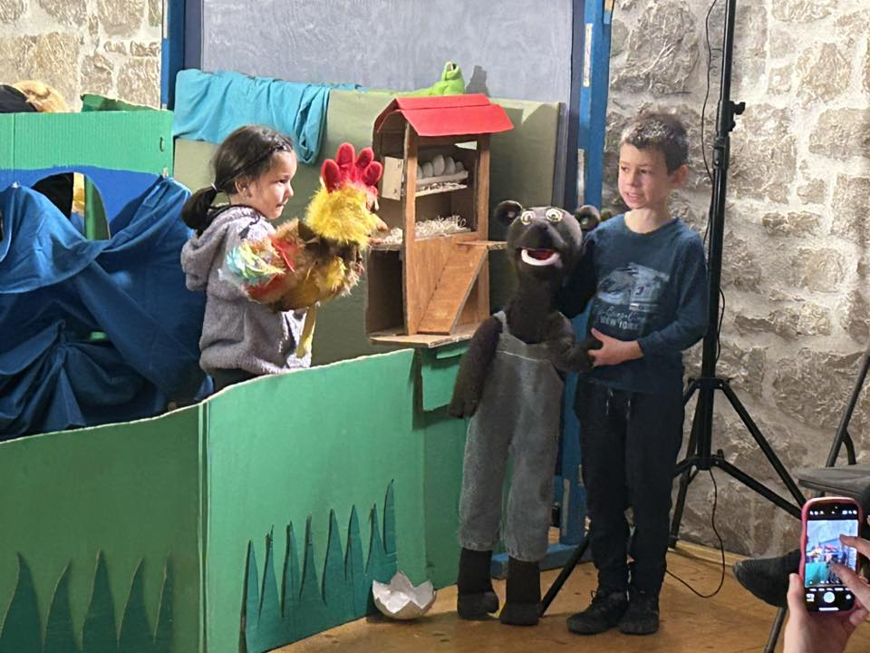 Mali lutkari iz šibenskih vrtića u Art podrumu održali smotru dječjih lutkarskih igrokaza