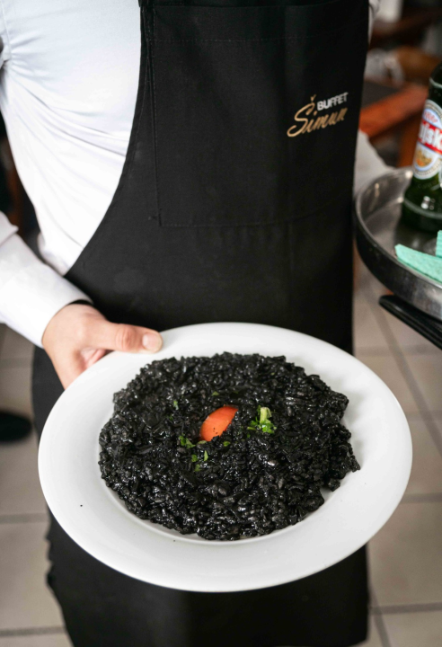 FOTO Uživajte u domaćoj spizi na novoj terasi Buffeta Šimun!