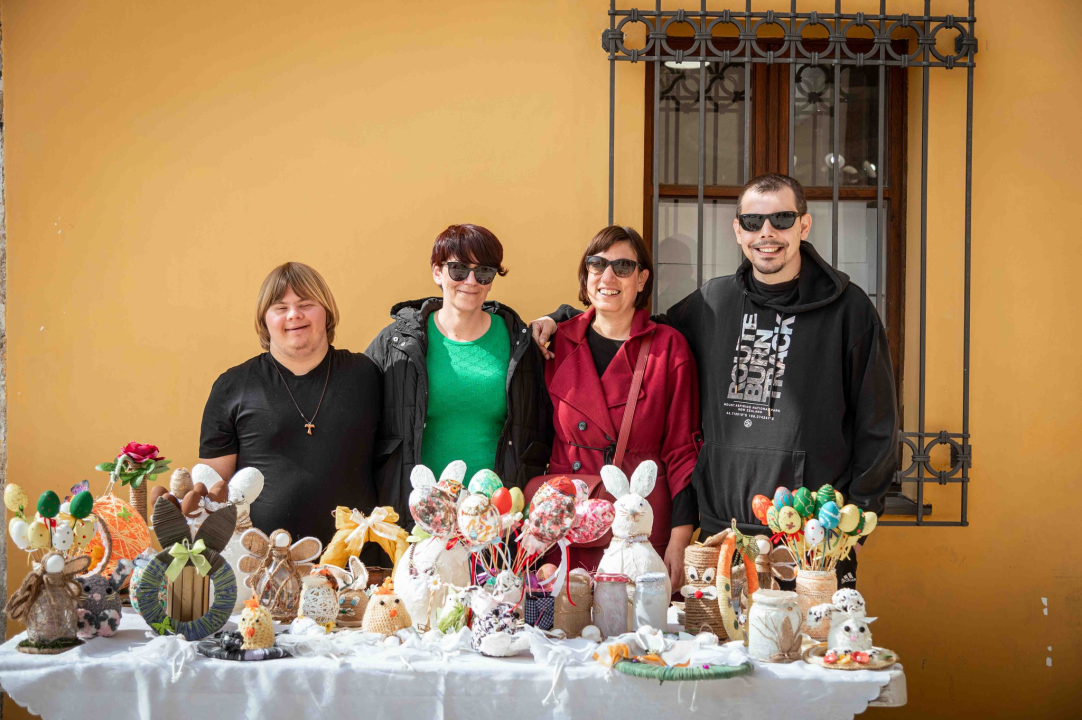 Posjetite štand Udruge Kamenčići na Poljani i pronađite uskrsne ukrase