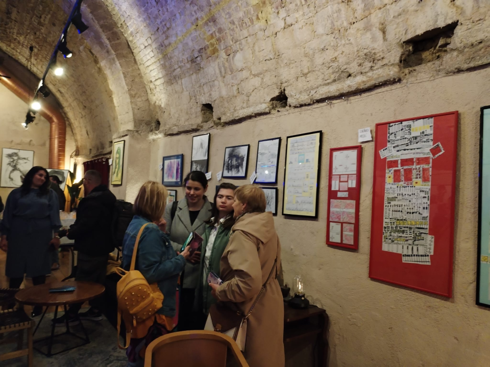 Zvonimir Vila i njegovi 'Vilenjaci' napunili Azimut: Otvorena izložba radova djece iz Centra 'Šubićevac'