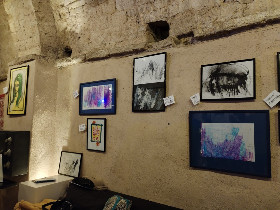 Zvonimir Vila i njegovi 'Vilenjaci' napunili Azimut: Otvorena izložba radova djece iz Centra 'Šubićevac'