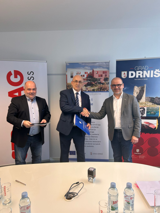 Potpisan ugovor između Grada Drniša i izvođača radova na Centru za starije osobe
