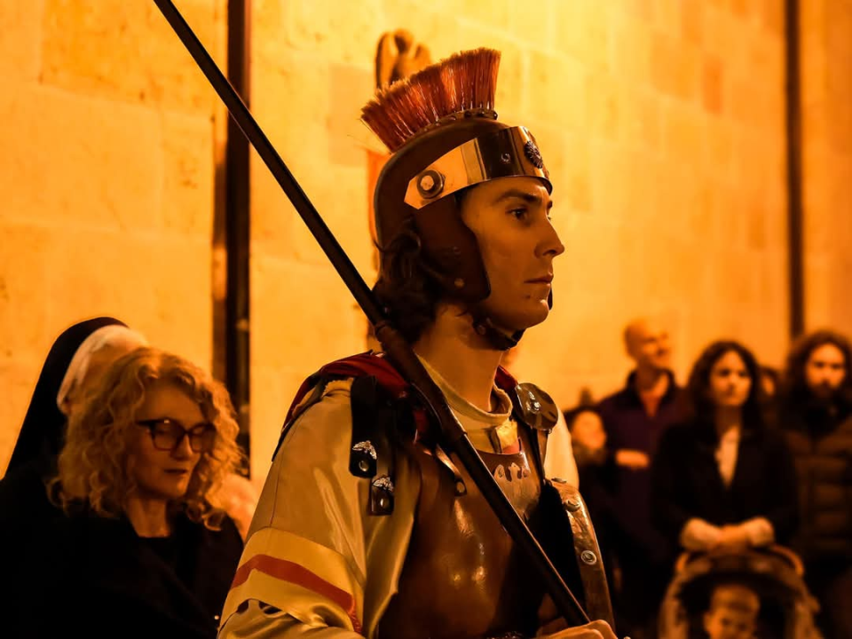 Veliki petak u Vodicama obilježen mirnom procesijom kroz grad