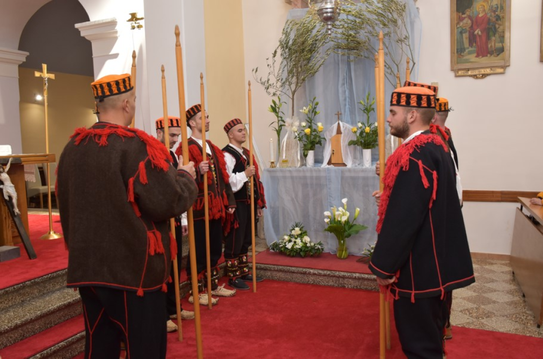 Župljani Marijina Uznesenja i ove godine uprizorili čuvanje Kristova groba