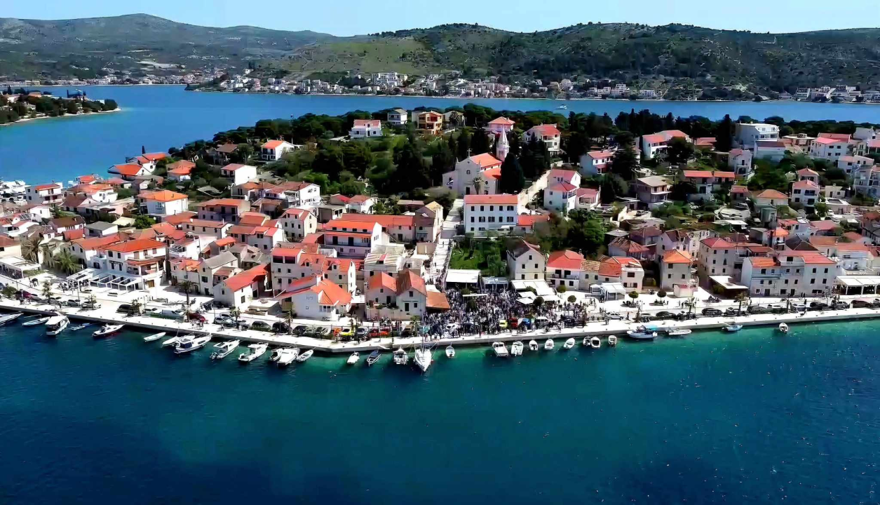 Rogoznica proslavila Uskrs uz tradicionalni doručak i izložbu oldtimera