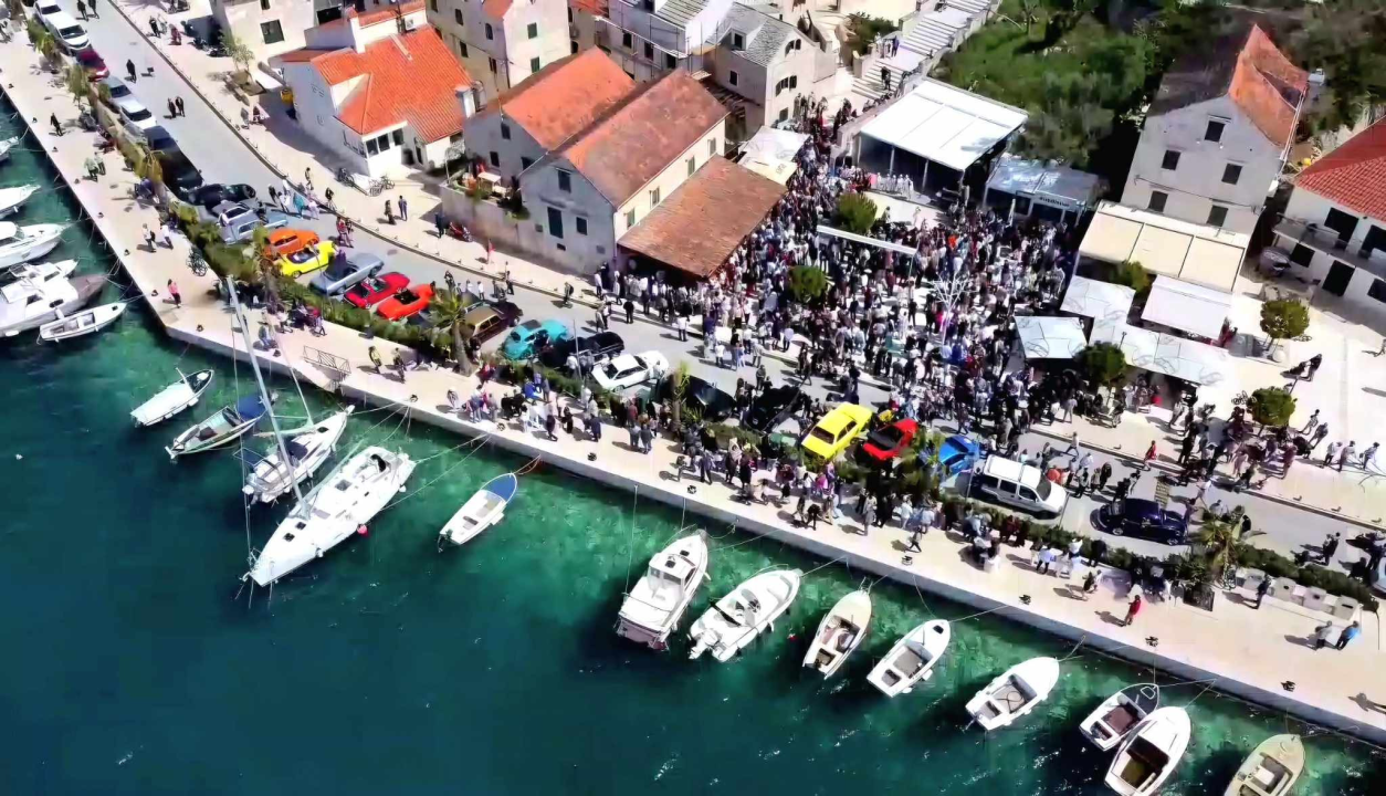 Rogoznica proslavila Uskrs uz tradicionalni doručak i izložbu oldtimera