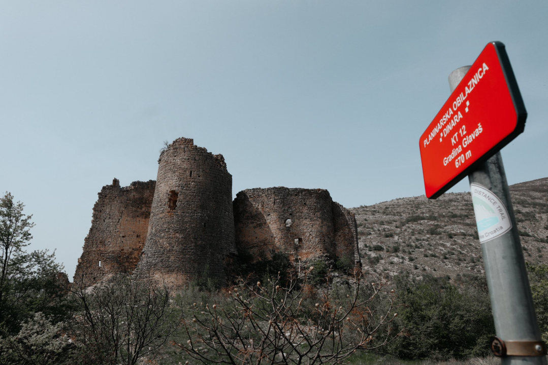 Sto trkača pokorilo Sinjal. Slavili Ante Pešić Golub i Ivana Vrvilo Baučić