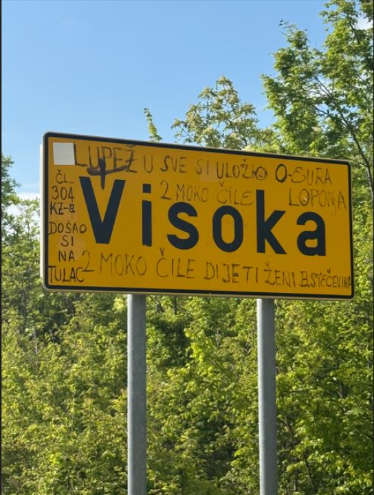 Mještani očajni, a prometni znakovi kao najluđi 'inbox'