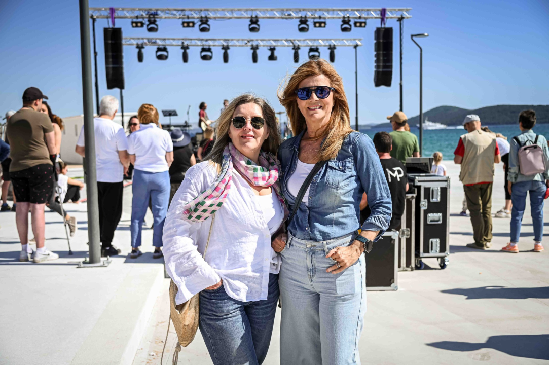 Prvosvibanjska fešta na Jadriji: Neki to vole vruće zagrijali publiku, na Fenikse još stignete