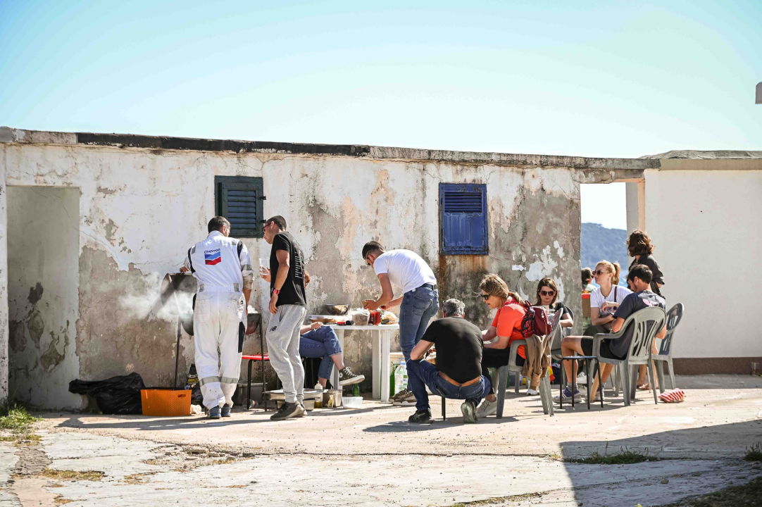 Prvosvibanjska fešta na Jadriji: Neki to vole vruće zagrijali publiku, na Fenikse još stignete