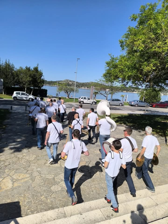 Šibenska narodna glazba budnicom obilježila 1. svibnja, fešte diljem županije