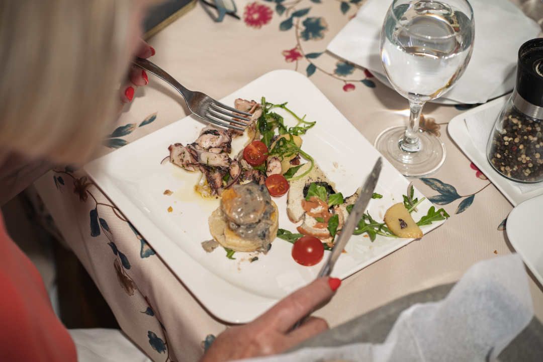 FOTO Doživite okus Dalmacije na pijatu u Konobi Oli!