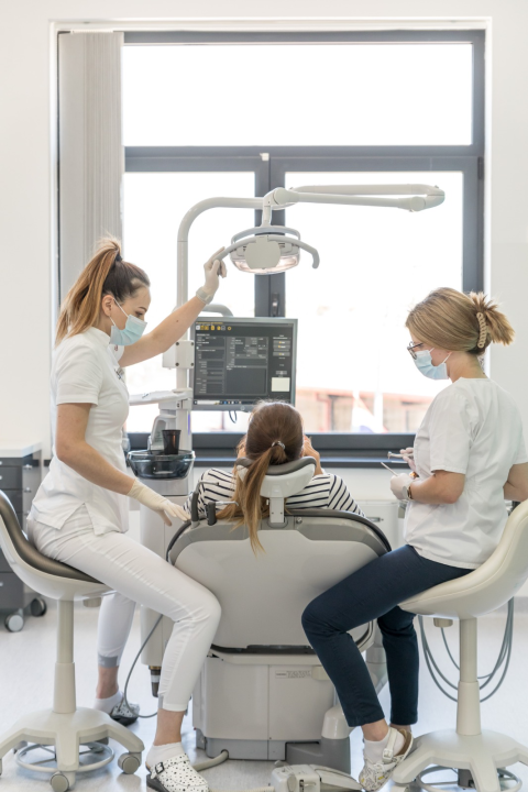 FOTO Transformirajte osmijeh prozirnim alignerima u Dental centru Dubravica! 	