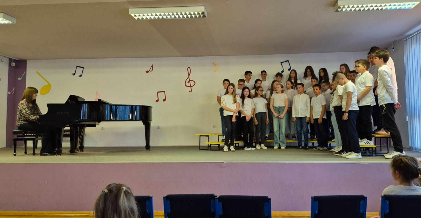 U Drnišu održan susret zborova