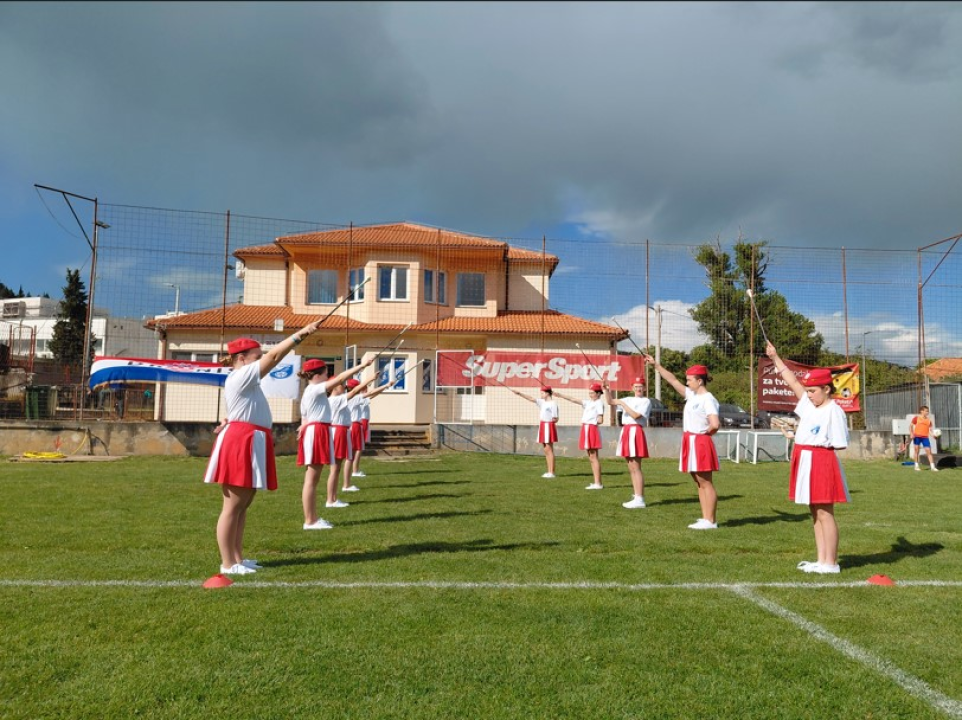 Drniške mažoretkinje prvi put otvorile utakmicu