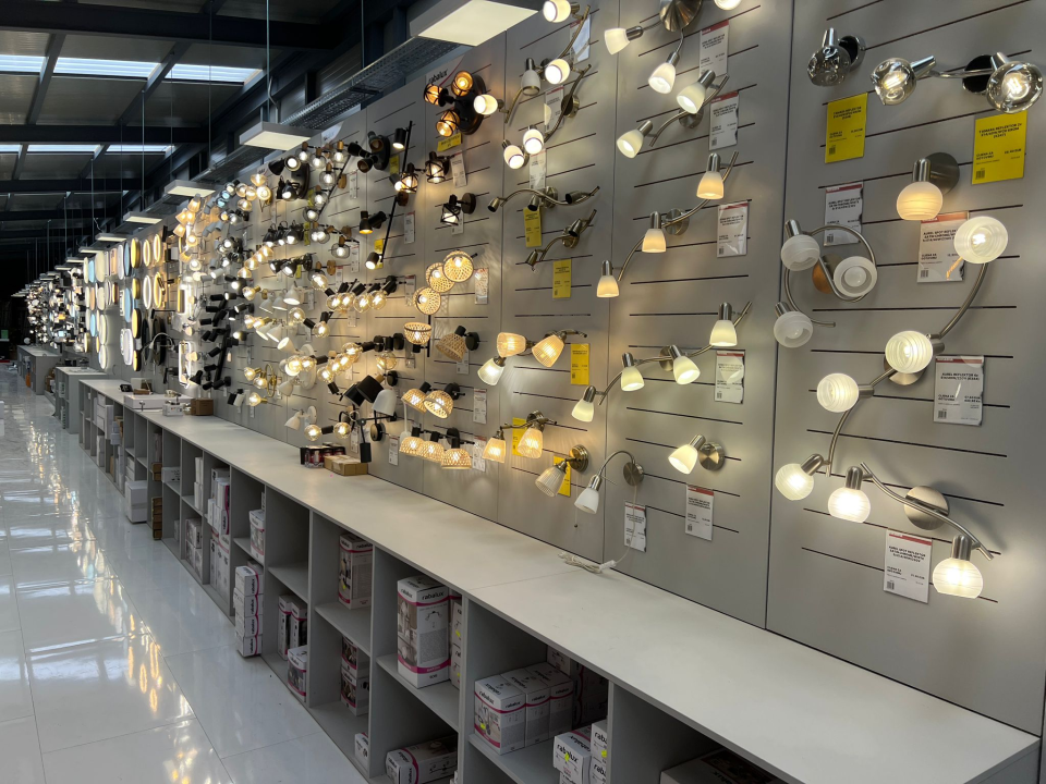 FOTO Besplatna hrana i piće, ogromni popusti i zabava – Građa preuredila svoju poslovnicu u Šibeniku!