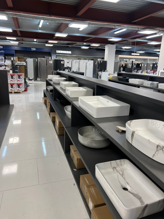 FOTO Besplatna hrana i piće, ogromni popusti i zabava – Građa preuredila svoju poslovnicu u Šibeniku!