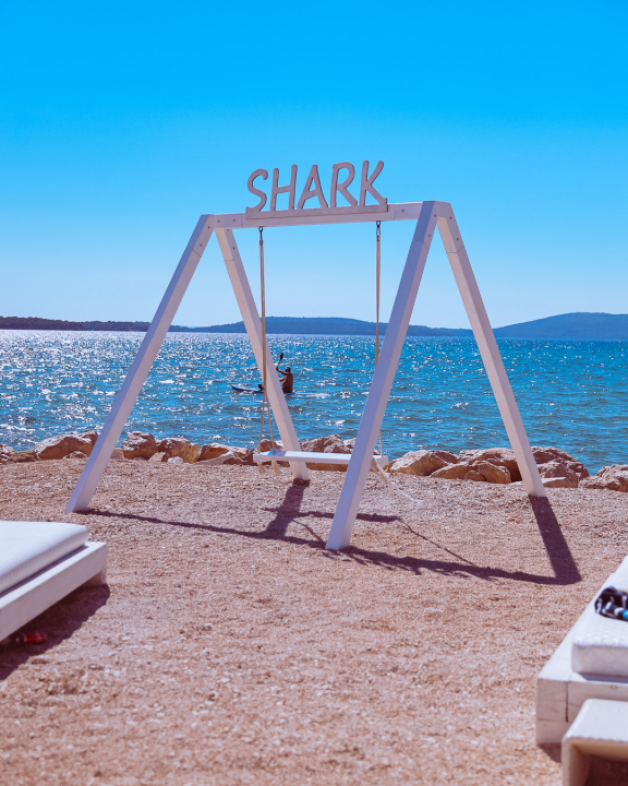 FOTO Shark Beach Club otvara svoja vrata – Novi sjaj na obali u Žaboriću 