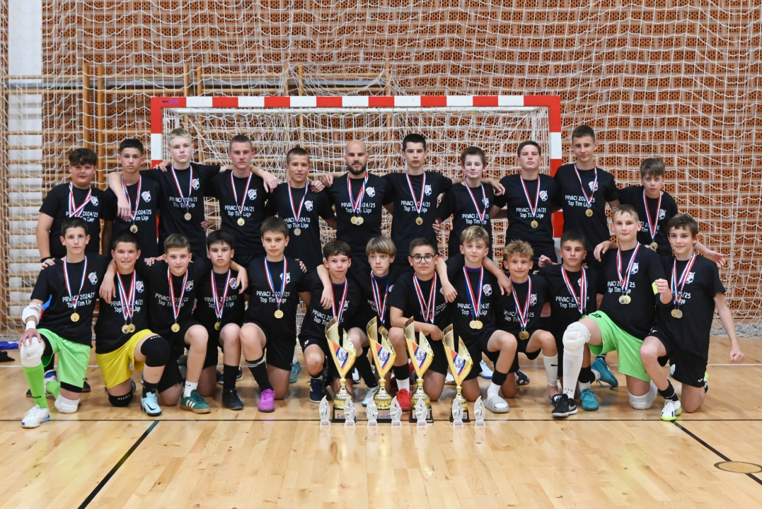 Pioniri i mlađi pioniri MNK-a Murter osvojili Top tim ligu i kup