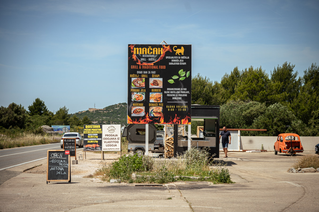 FOTO Glazba uživo i vrhunska spiza – Bore i Ermin u restoranu Mačak!