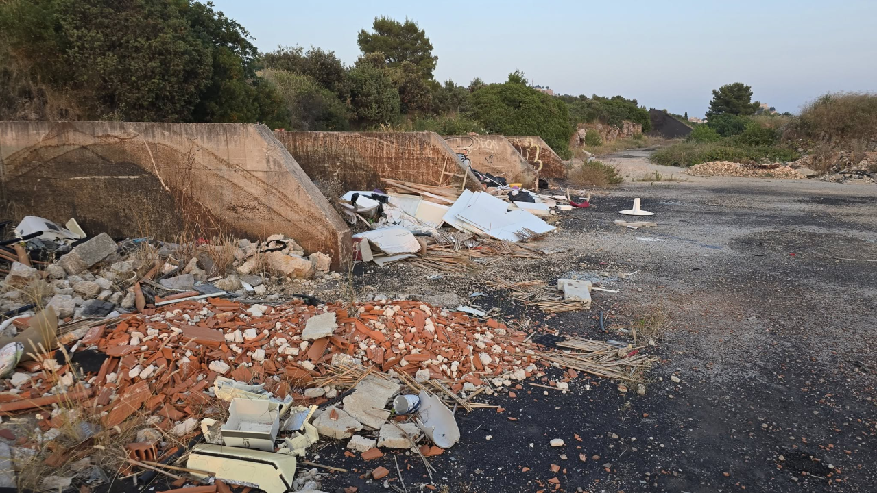 FOTO Dok čekamo hotele, stanove i dvoranu, na Batiželama niknulo divlje odlagalište otpada