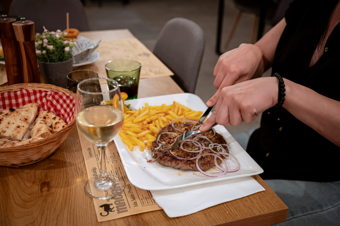 FOTO Uživajte u okusu domaće kuhinje uz gotova jela restorana Mačak!