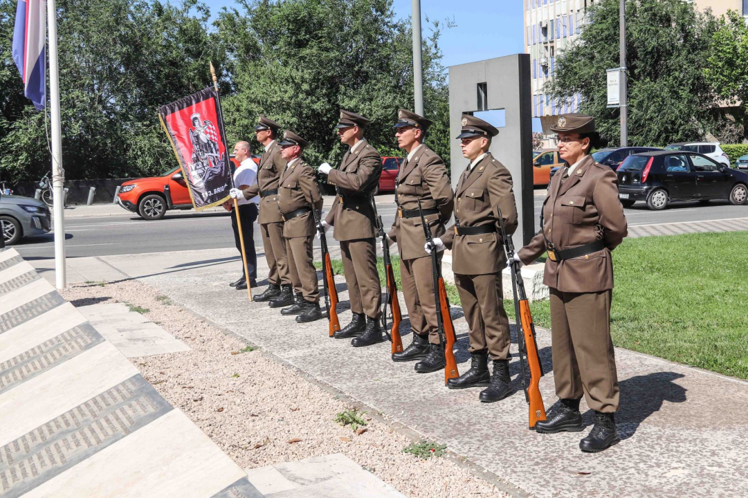 Položeni vijenci na Baldekinu povodom 34. obljetnice osnutka slavne 113. brigade HV