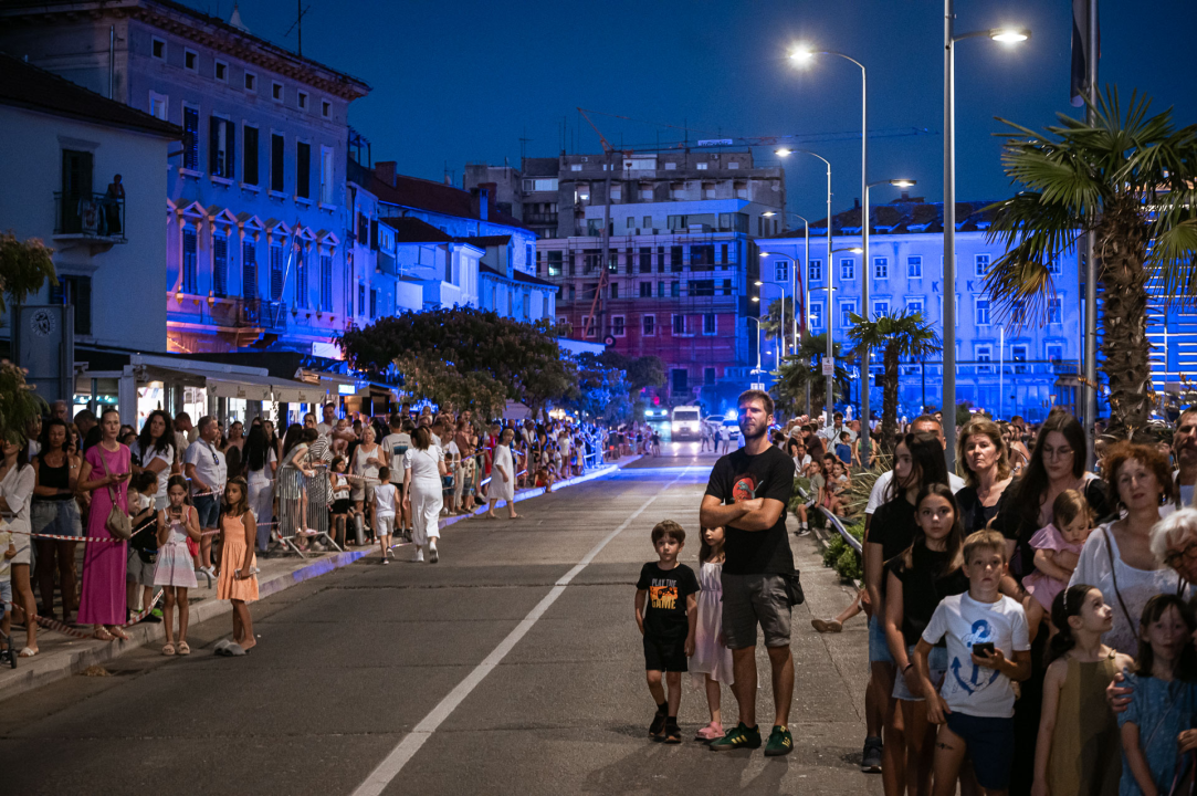 FOTO Nebo, zemlja i more spojili se na zatvaranju MDF-a, predstava neke oduševila, drugi tvrde da je primjerenija za Burning Man