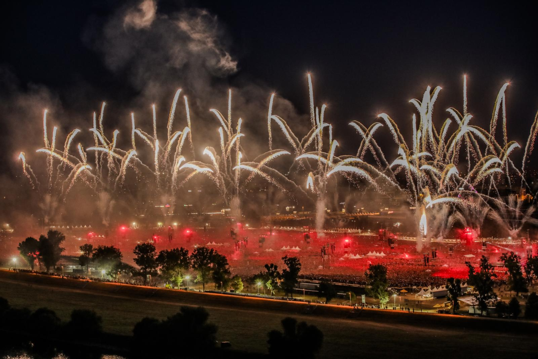 Koncert na Hipodromu počeo vatrometom. Thompson: 'Vratimo se svojim kršćanskim korijenima'