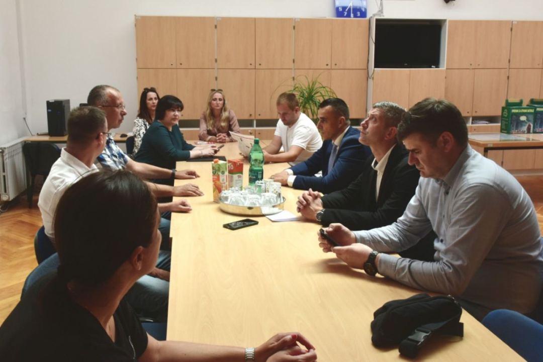 FOTO Župan Rakić u Kninu se sastao s umirovljenicima, sportašima, poduzetnicima, prosvjetarima i zdravstvenim djelatnicima