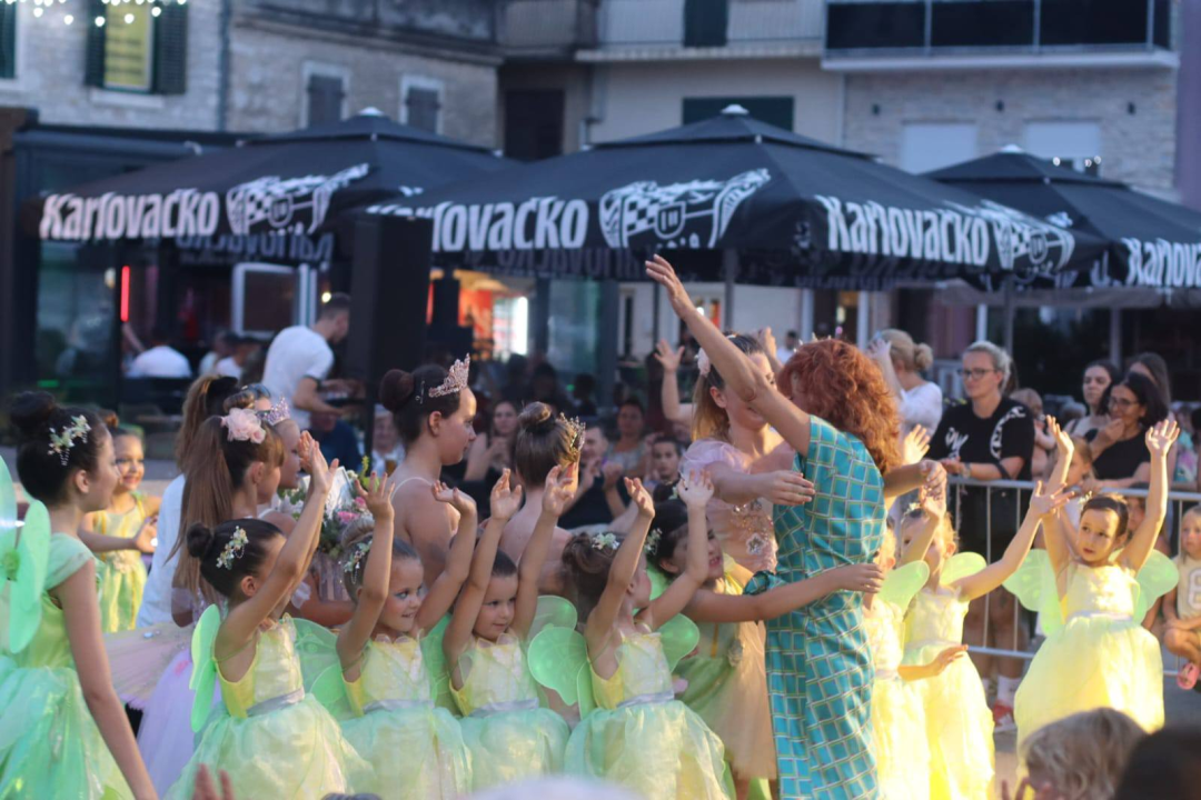 Šibenčanka Meri Višnjić i njene balerine  u Tribunju stvaraju bajku