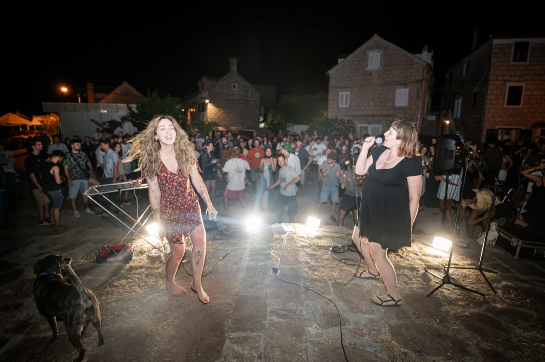 Otok glazbe i kreativnosti: Zlarin Street Music festival uz radionice, nastupe i večernji ples pod zvijezdama