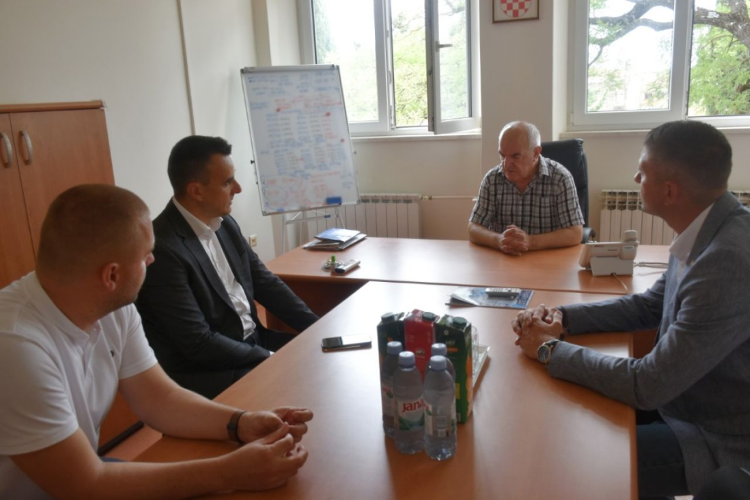 Župan Rakić u prvom službenom posjetu Gradu Drnišu i Općinama Promini i Ružić