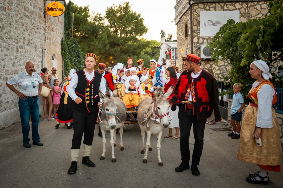 Održane 58. magareće trke u Tribunju