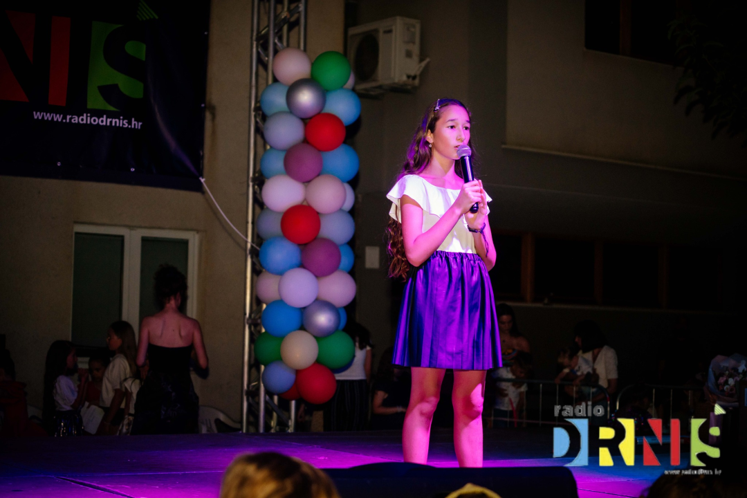 U Drnišu održan 5. Minifest, dječje pjevačko natjecanje