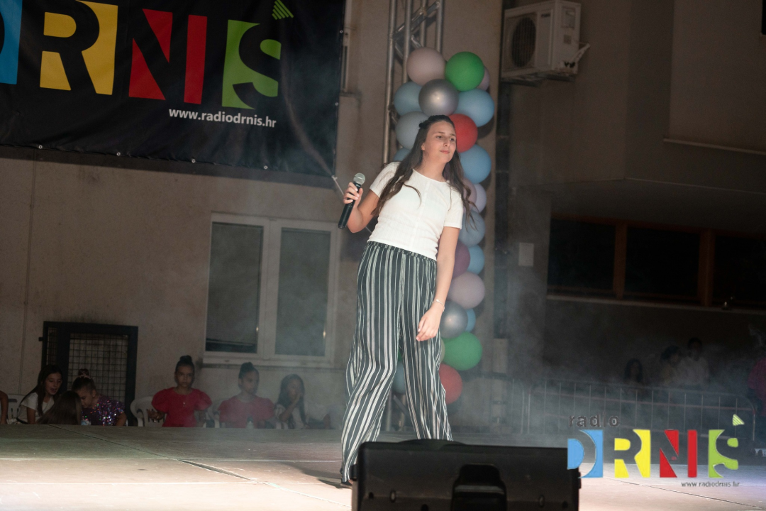 U Drnišu održan 5. Minifest, dječje pjevačko natjecanje