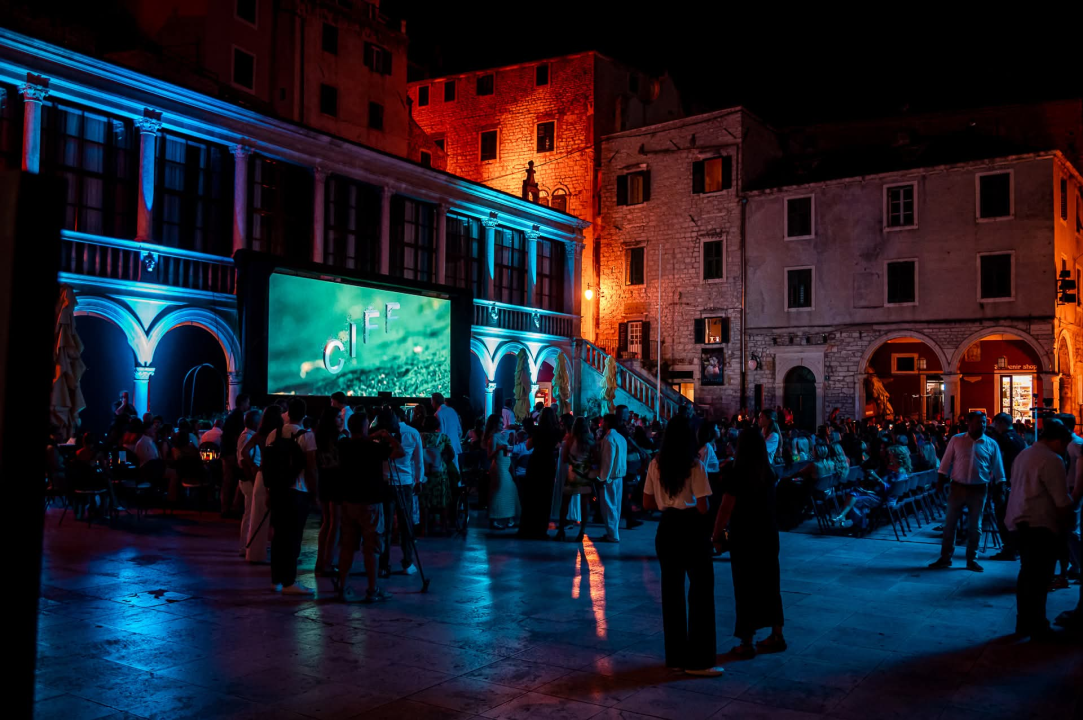 Zvijezde i crveni tepih u Šibeniku: Počeo Croatian International Film Festival
