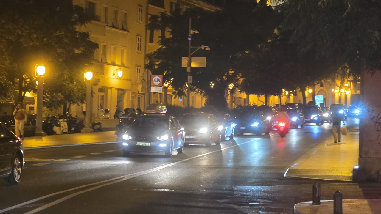 Kaos na Poljani: Ulaz u garažu svakodnevno blokira promet u središtu Šibenika