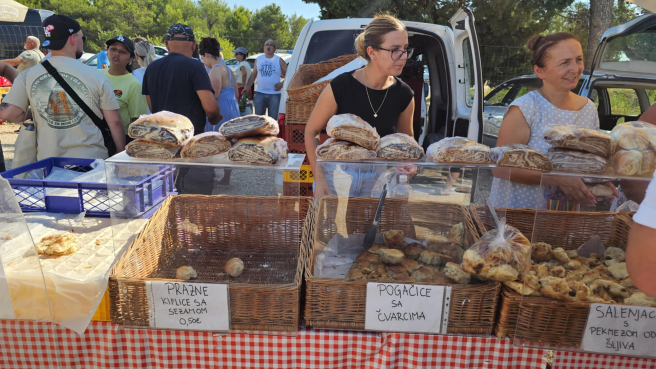 Ni vrućine nisu spriječile masu ljudi da obilježe 'sveti deseti'