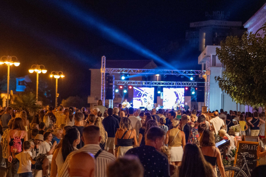 Skitnica i ostali hitovi odjekivali vodičkom rivom: Nezaboravna večer s Jasnom Zlokić